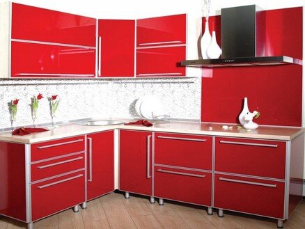 кухня из пластика в красном стиле